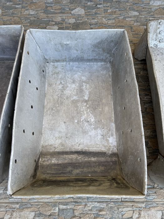 Vând 4 lazi din aluminiu pentru carne,preparate,etc