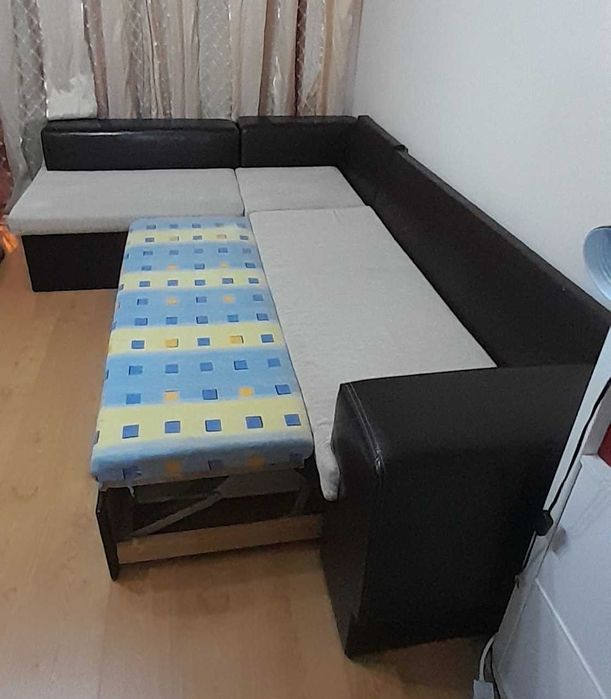 Голям ъглов диван, разтегателен на спалня, шкаф за завивки, нова цена!