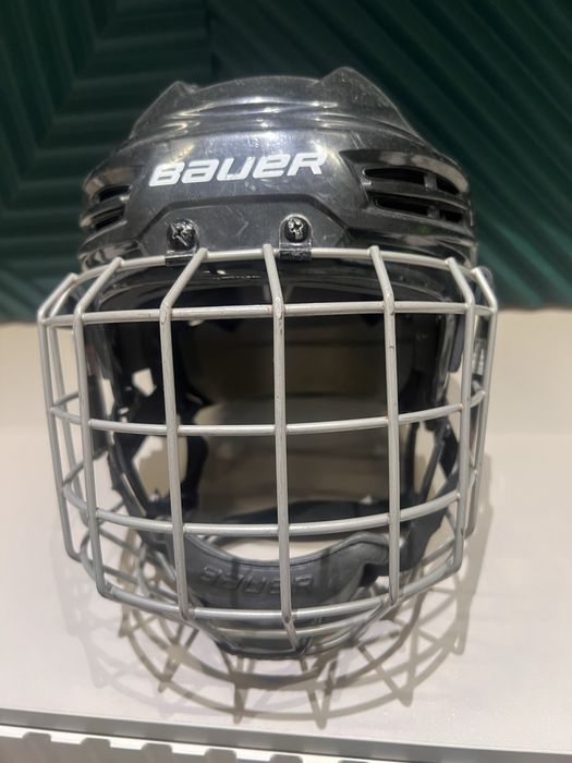 Шлем хоккейный бауэр 30000