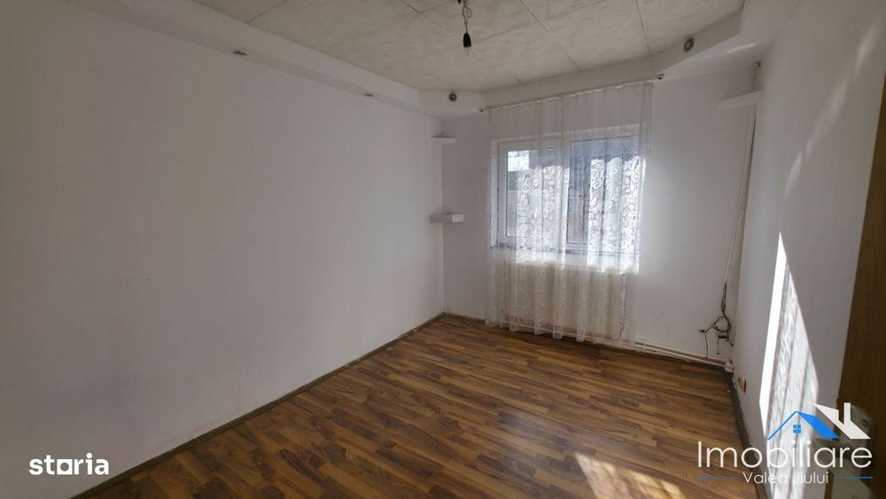 Apartament 3 camere de vânzare – Cocosvar, Vulcan