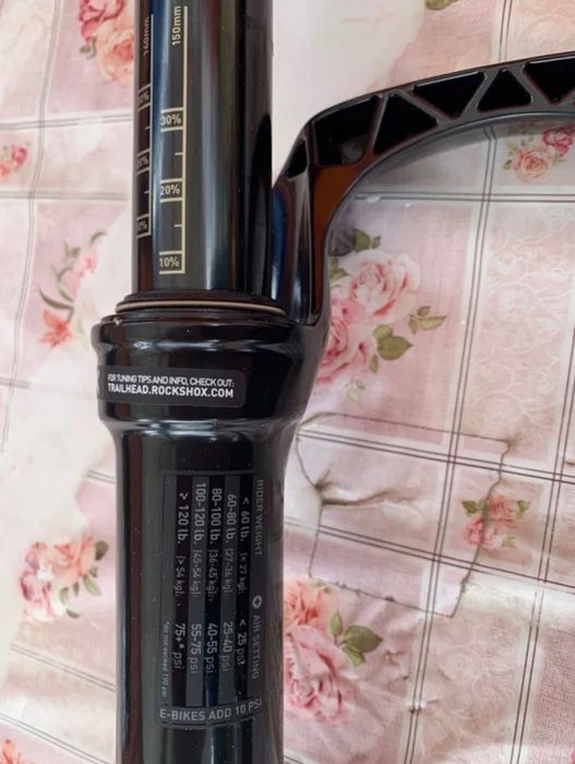 Vând furca bicicleta RockShox 26