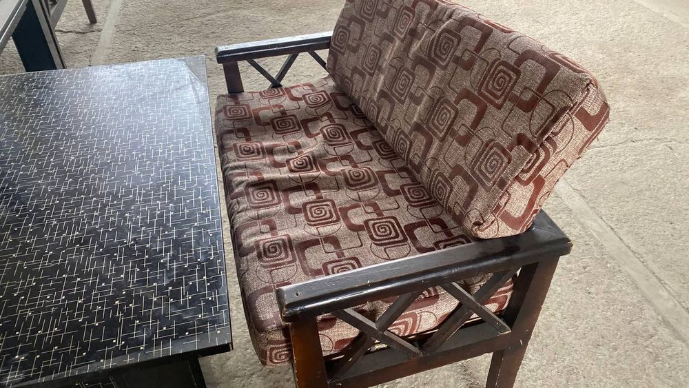 Stol stullar sotiladi