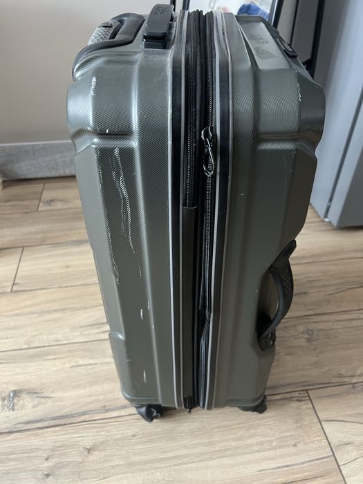 Дорожный чемодан