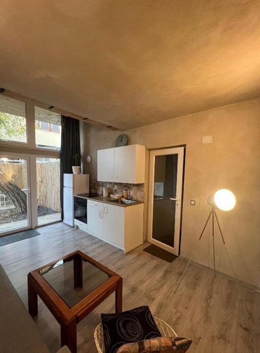 Închiriez casa cu curte proprie. Direct proprietar! Loc parcare