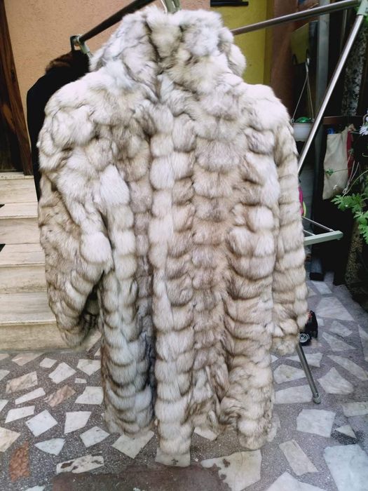 Haina din blana de vulpe polara