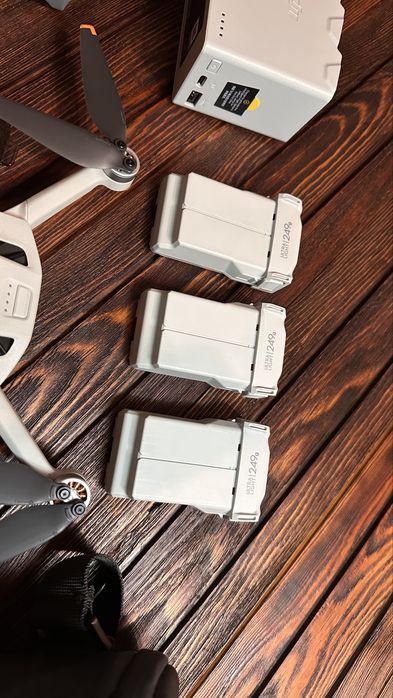 Дрон DJI Mini 4 Pro Fly More Combo + RC 2