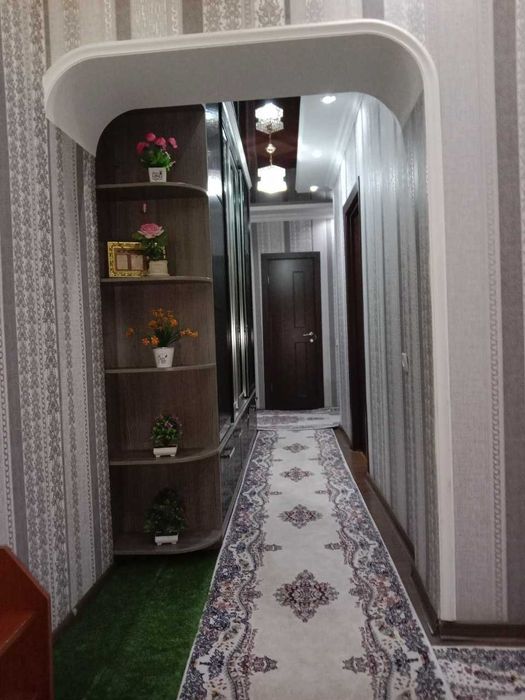 3 xonali kvartira sotiladi 75 kv.m nov.stroyka evroremont 5-metro