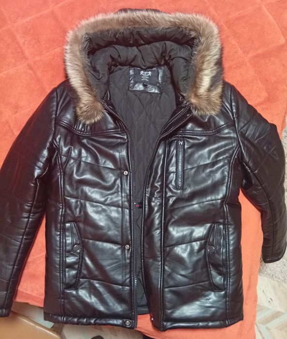 Продам зимнюю куртку.