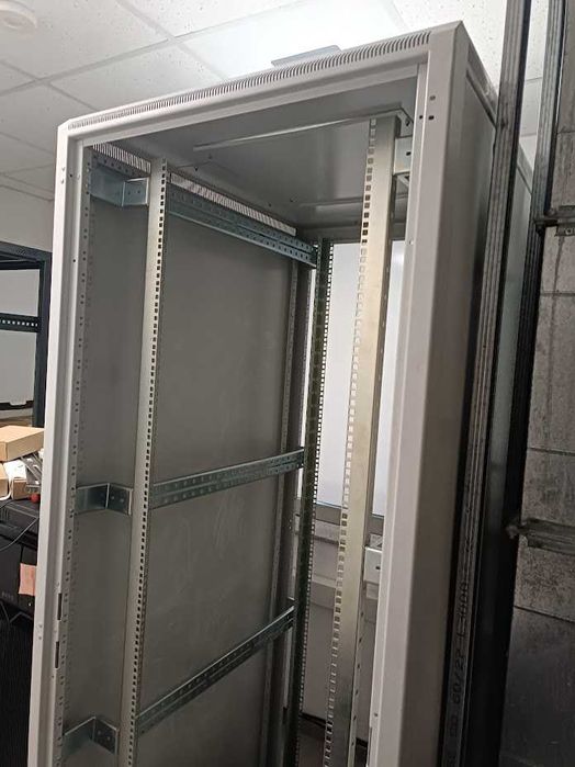 Сървърни шкафове / server racks 42U/45U