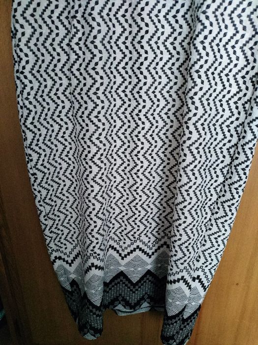 Rochie midi alb cu negru dama M H&M