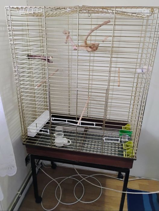 De vânzare colivie pentru papagali