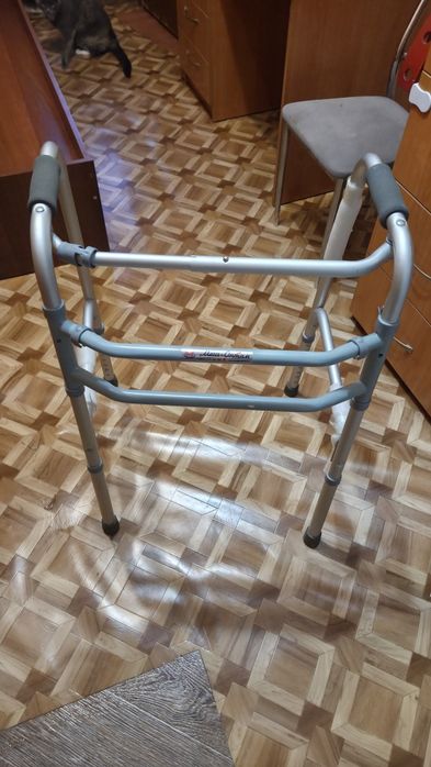 Продам ходунки почти новые