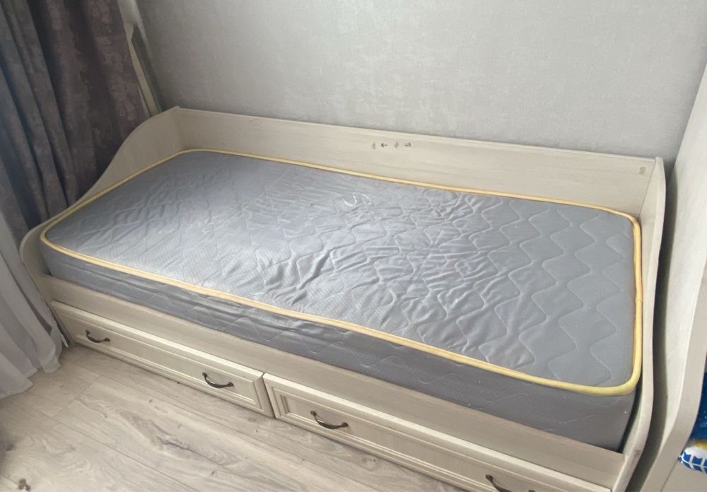 Продам детскую парту