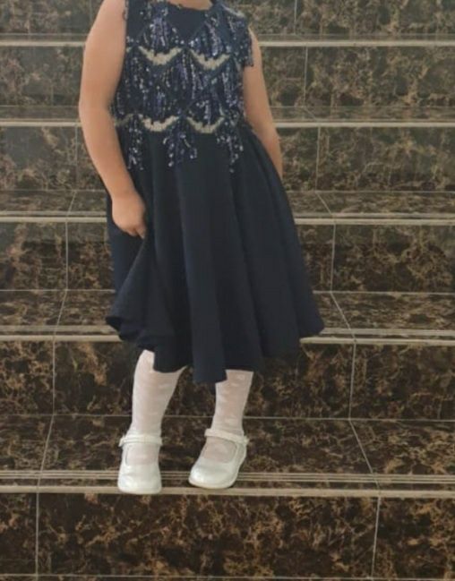 Платье нарядное очень красивая