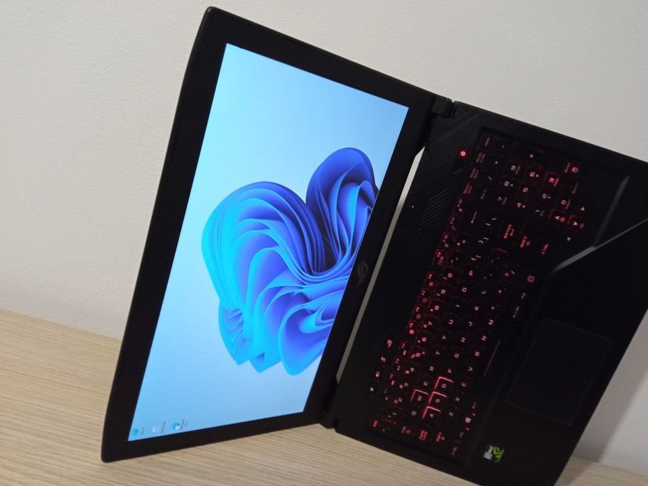 Laptop I7 32GB ram ULTRA GAMING placa video dedicata NVIDIA ecran 15.6 inch IPS 2 placi video windows 11 SSD nvme tastatura iluminata ASUS ROG STRIX