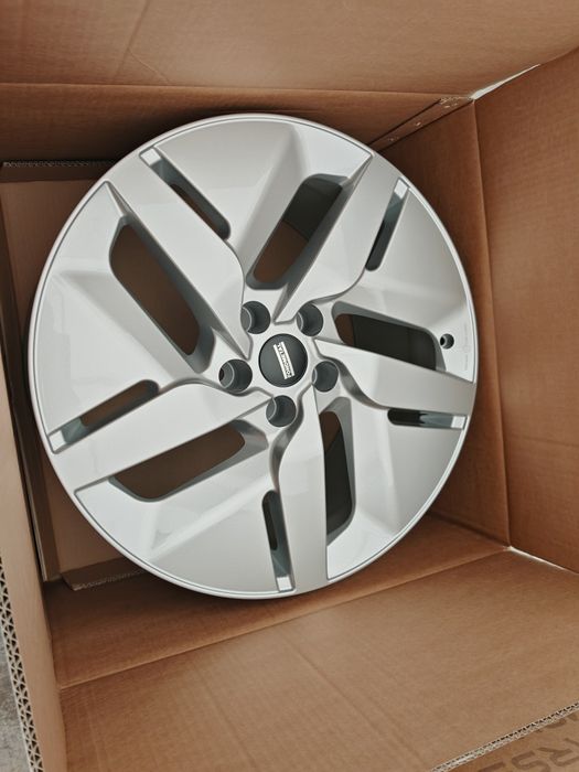 Vand jante de aliaj pentru Tesla pe 19 marca Fondmetal