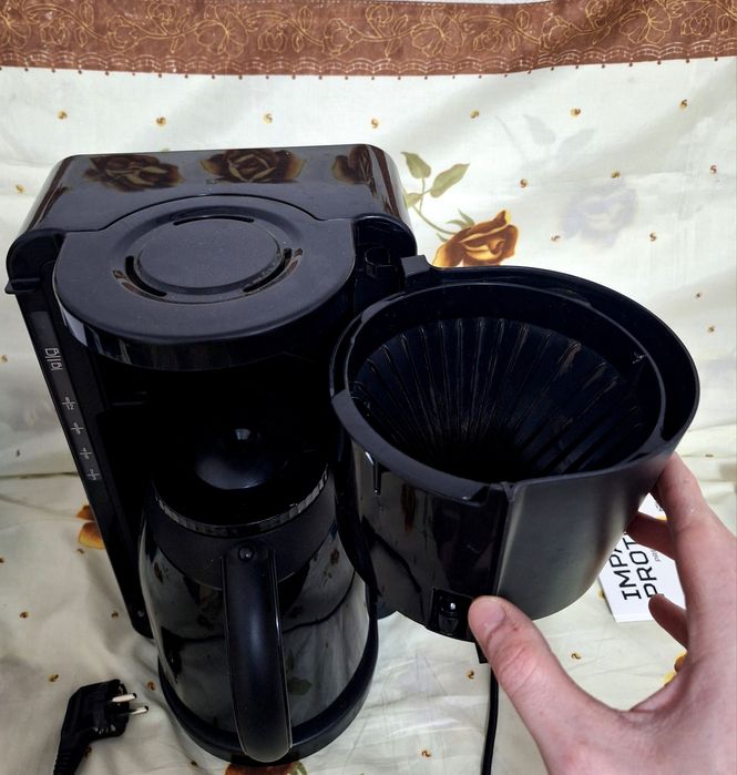 Vând aparat de cafea,ceai.
Cafetiera(cana) este termos
