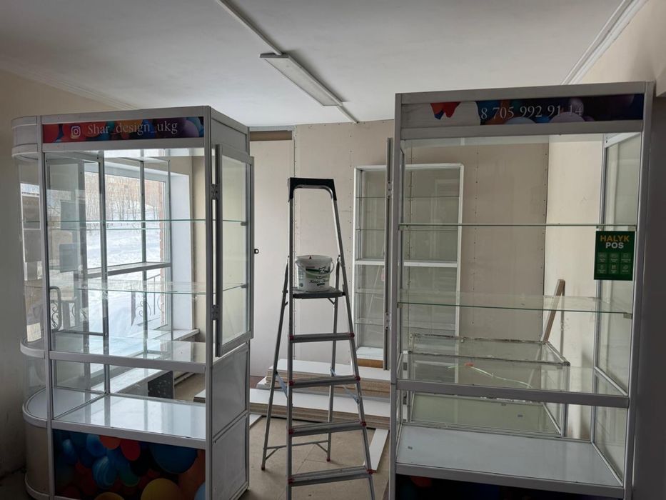 Продам Витринные полки стеклянные