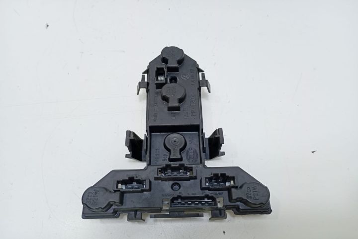 Soclu  Stop Stanga  1J6945257 Volkswagen VW Golf a 4-a generatie