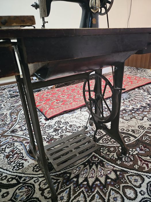 Продам швейная машина