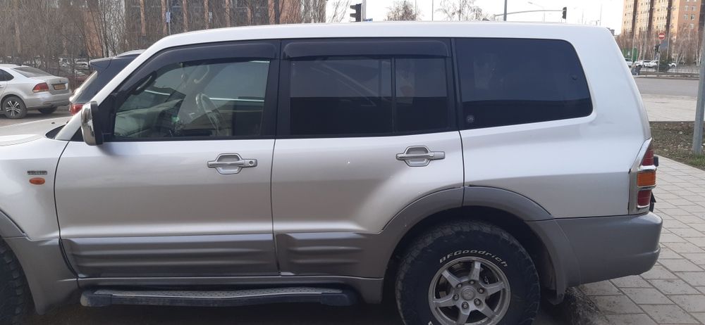 Митсубиси Паджеро 2000.