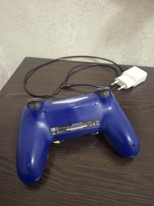 PlayStation controller, joystick