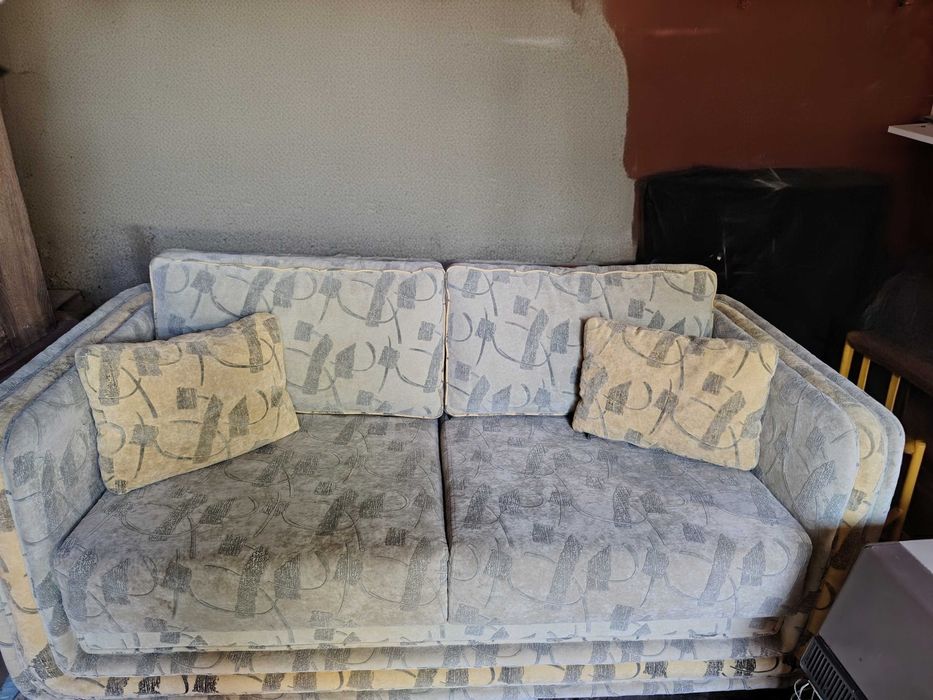 Продавам двойка диван функция сън