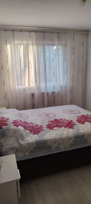 Închiriez apartament 3 camere