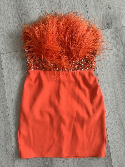 Рокля с пера и камани!