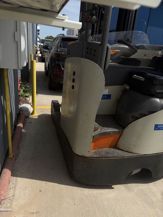 Stivuitor electric CROWN reach-truck
