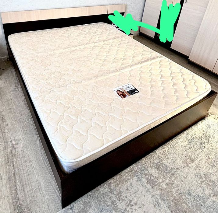 Кровать с матрасом