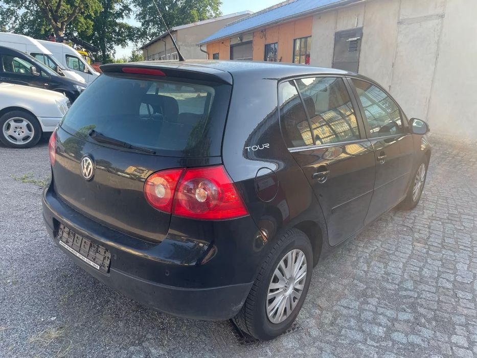Продавам golf  V