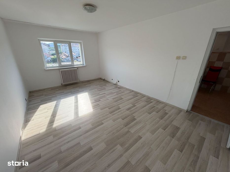 Apartament 2 camere, etaj 2 - zona Industriala