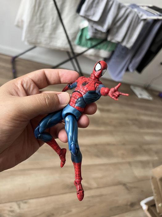 Фигурка Человека-Паука от Mafex