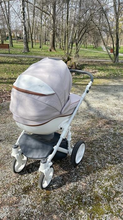 Продавам детска количка 3 in 1