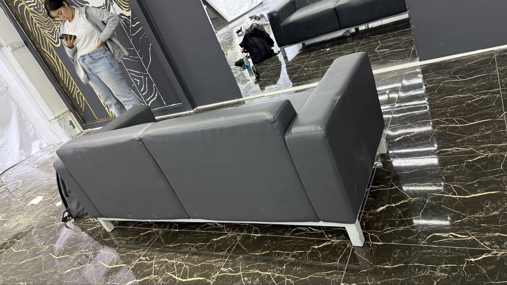 Диван темно серый кожный