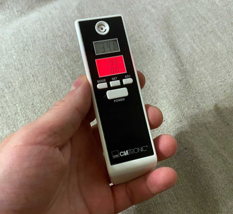 Alcooltester Clatronic AT 3605 digital cu afișaj iluminat roșu