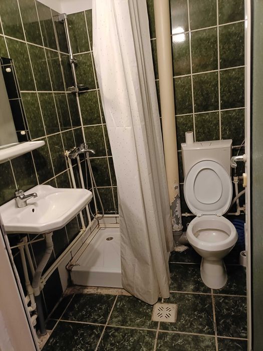 PROPRIETAR vand sau schimb camera camin cu ap 2 cam