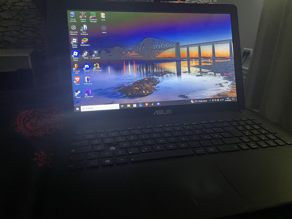 Laptop Intel Celeron 1007U / 4GB RAM / HDD 500GB – funcțional
