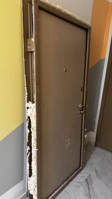 Продам входную дверь