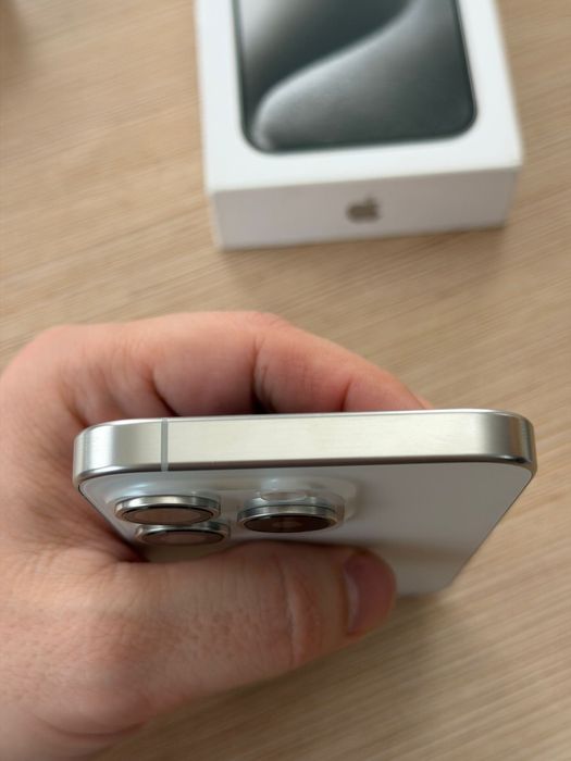 Iphone 15 Pro White Titanium ingrijit 10/10
