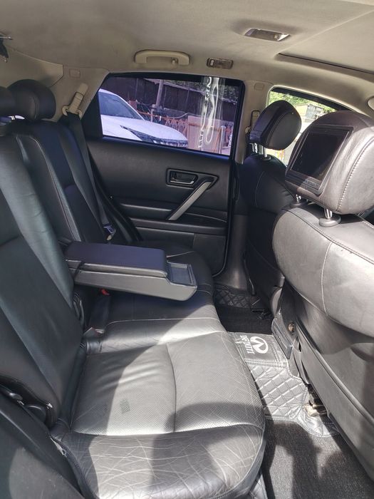 Продам автомобиль INFINITI FX35 2005 года