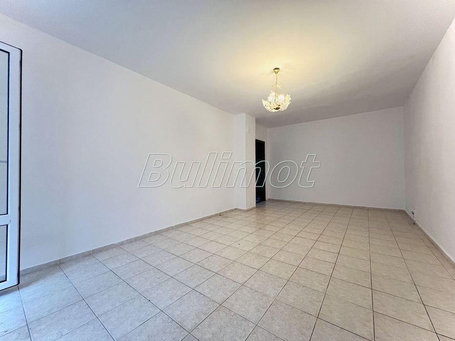 Тристаен апартамент кв.Младост