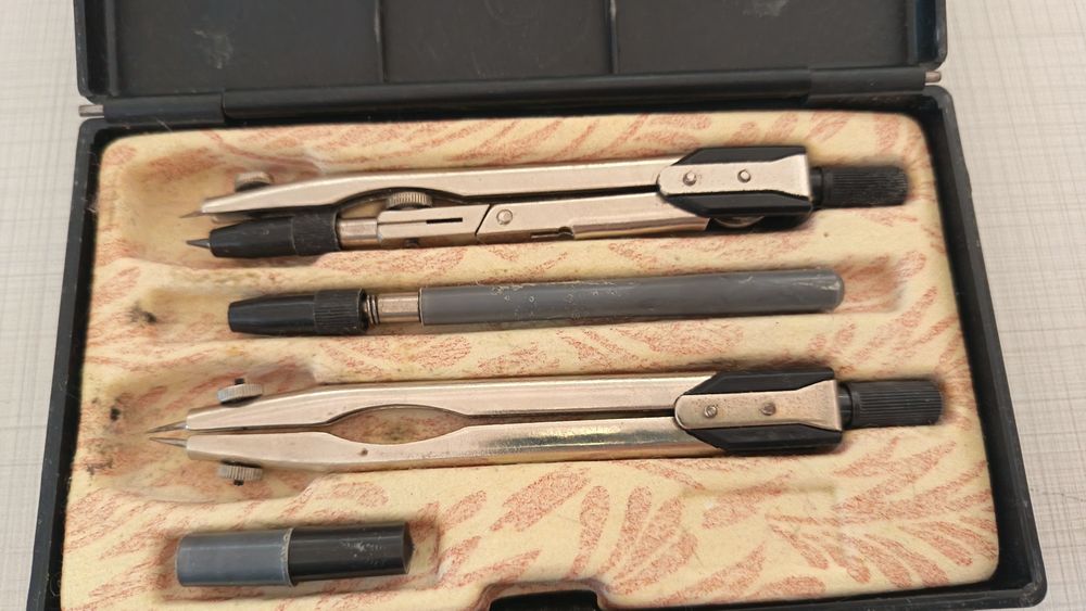 Чертожни инструменти от едно време