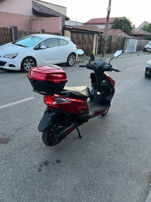 Vând Scuter Electric