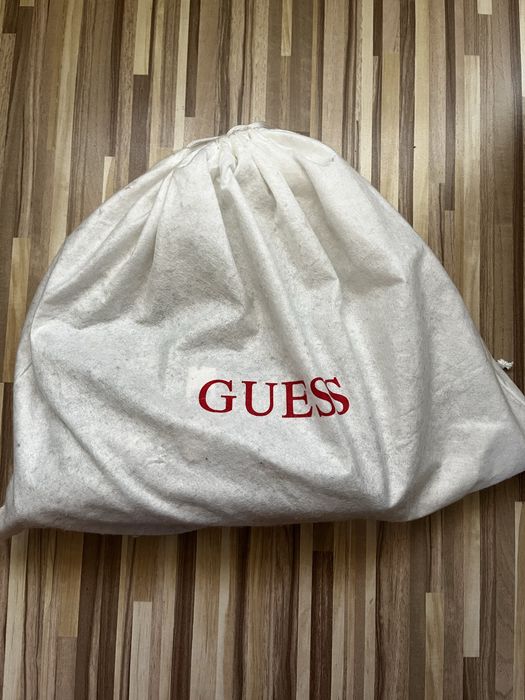 Чантичка Guess