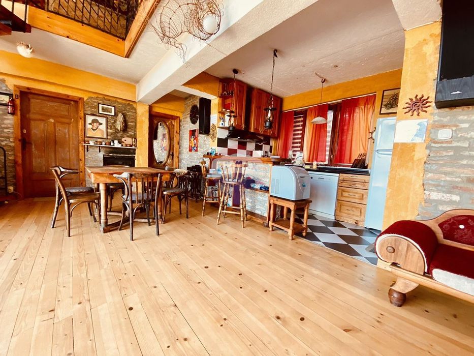 Бизнес имот - къща в артистичен стил, гр.Балчик