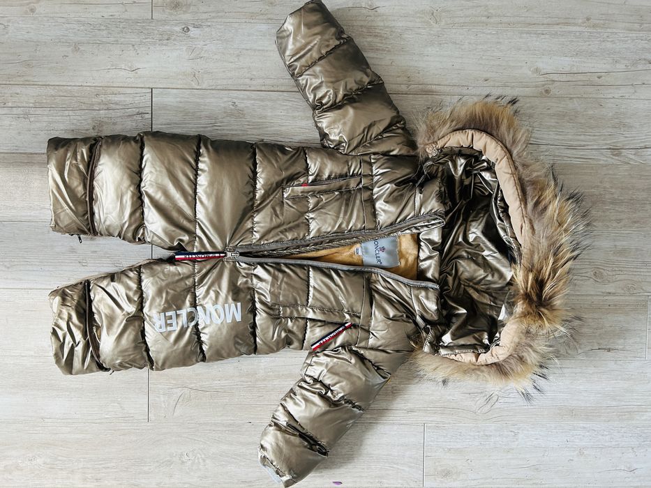 Продам зимний комбинезон на девочку