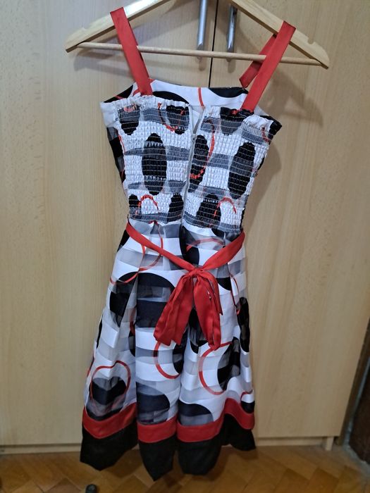 Vand Rochie pentru fetițe 10 ani, preț 150lei