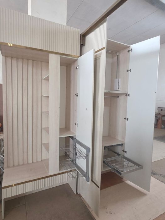 Продам прихожая шкаф